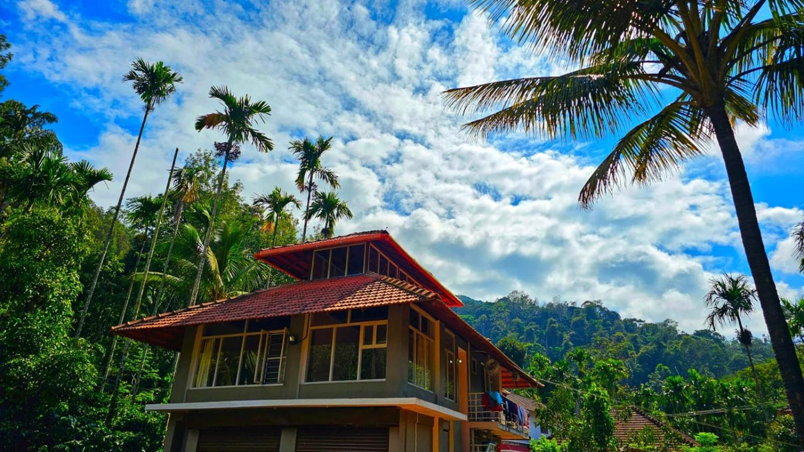 Coorg Divine Spark Home Stay Suntikoppa Eksteriør bilde